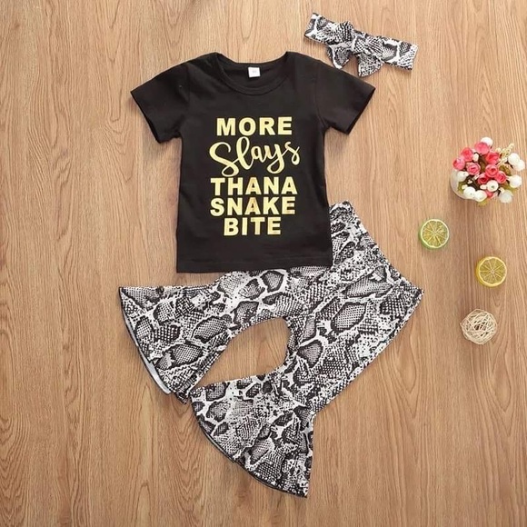 Top is stretchy. Bottom is stretchy. - Picture 1 of 2